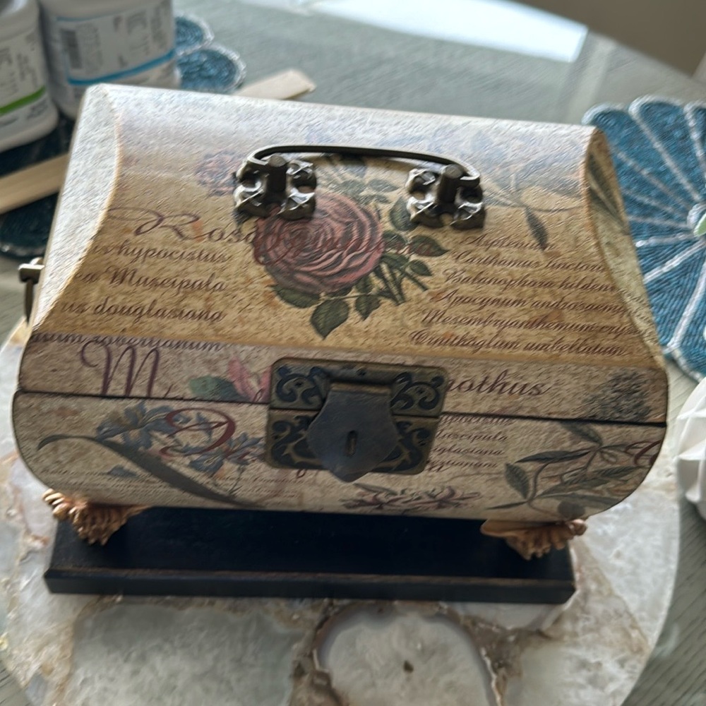 Jewelry box